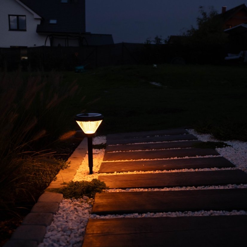 Zewnętrzna lampa solarna bez niebieskiego światła