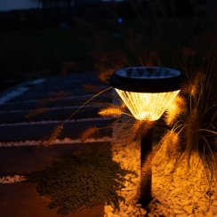Solární venkovní lampa bez modré složky
