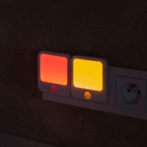 Noční světýlko do zásuvky s pohybovým senzorem a regulací jasu - Barva světla: Oranžová / amber